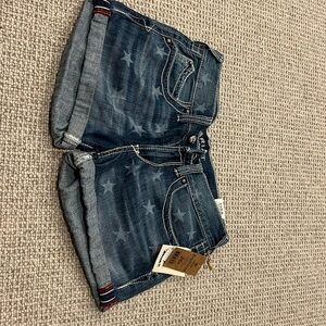 Ariat boyfriend Jean shorts low rise!